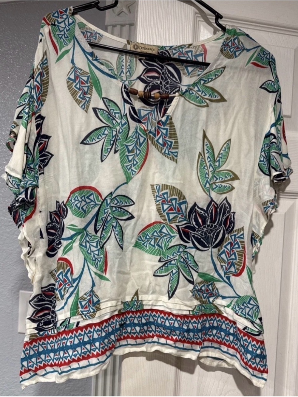 Democracy Womens Floral V-Neck Beaded Pullover Blouse Size S 100% Rayon